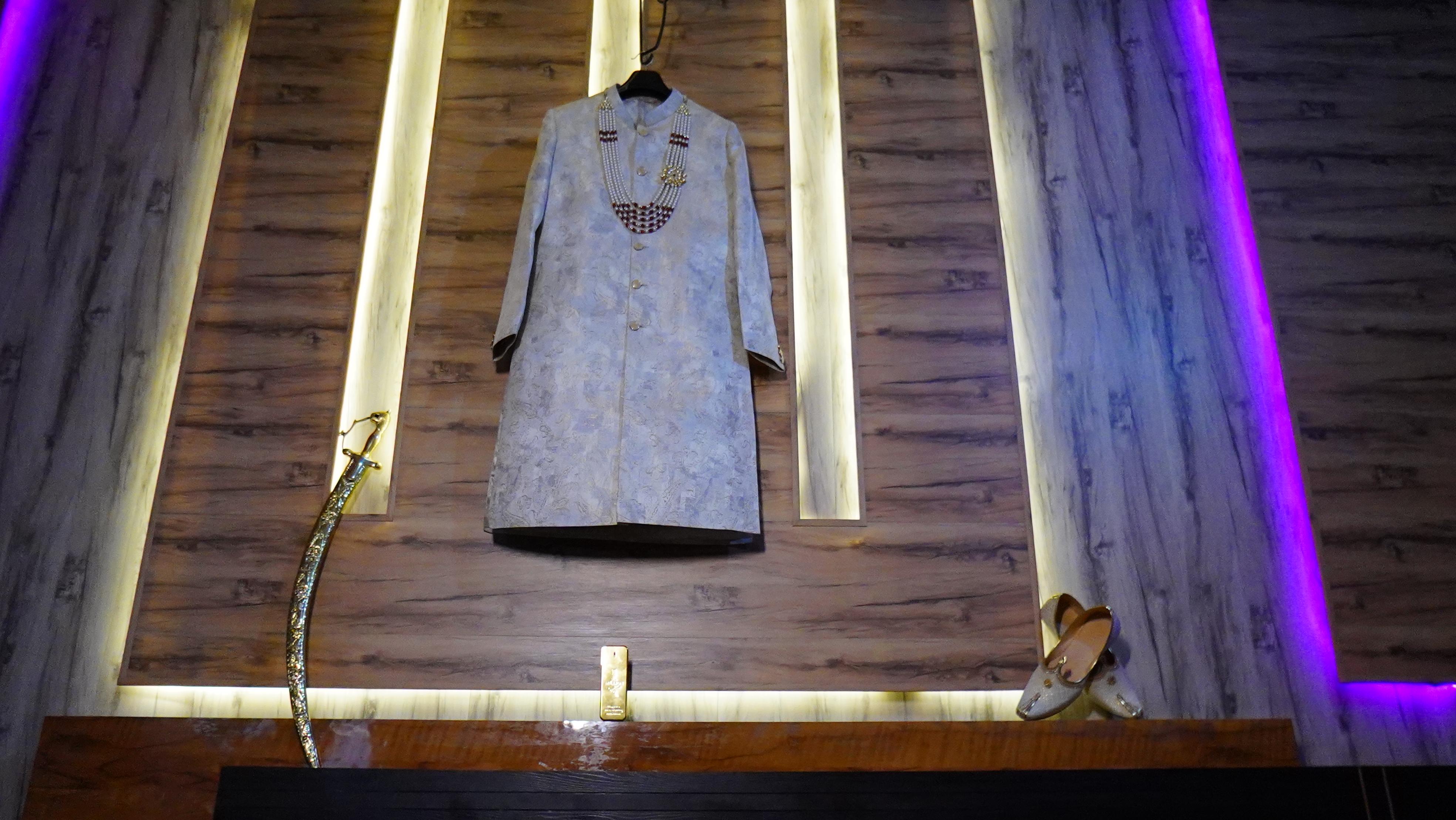Groom's Attire Details